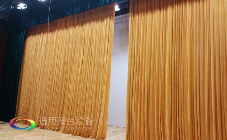 舞臺大幕舞臺阻燃幕布m.cdfjwz.cn、二、三道幕等分割表演區域，移換場景不間斷