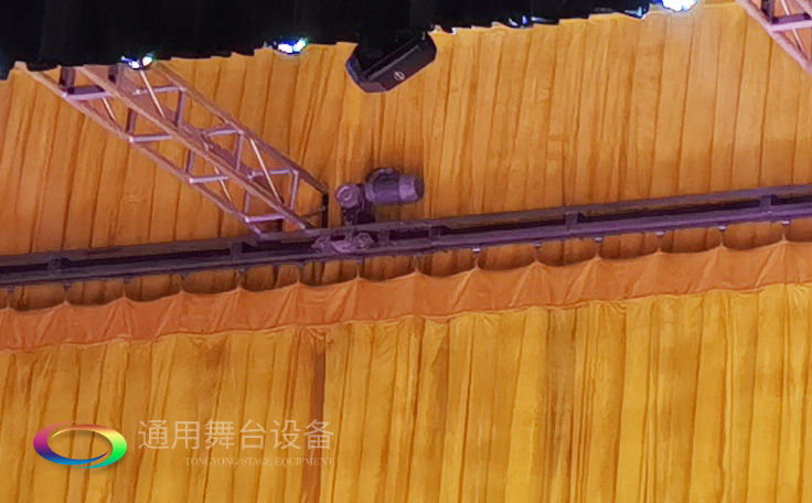 舞臺(tái)阻燃幕布除了有效阻燃，還有哪些作用性能？