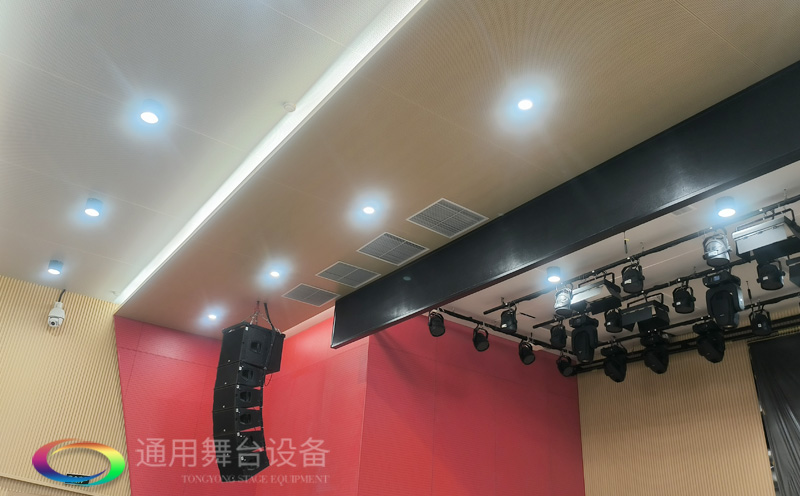 高顏值+實(shí)力派！通用舞臺幕布成功打造某中學(xué)智慧化多功能報(bào)告廳項(xiàng)目