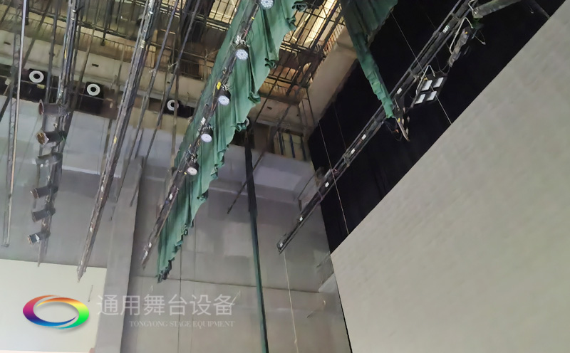 廣西梧州某劇場順利通過項目驗收 項目設(shè)計舞臺機(jī)械吊掛系統(tǒng)、幕布、專業(yè)燈光系統(tǒng)等