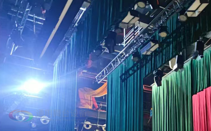 戴南文化藝術中心舞臺機械 舞臺吊桿 舞臺阻燃幕布項目 助力本地文化演出升級，為觀眾帶來更優質的視聽體驗！