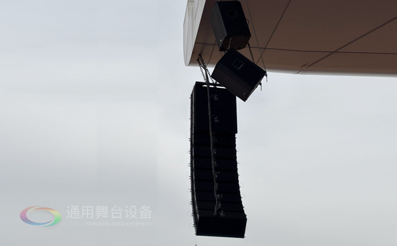 通用舞臺機械完成某高校體育場線陣列音箱、燈光等設(shè)備架設(shè) 提升大型活動視聽體驗